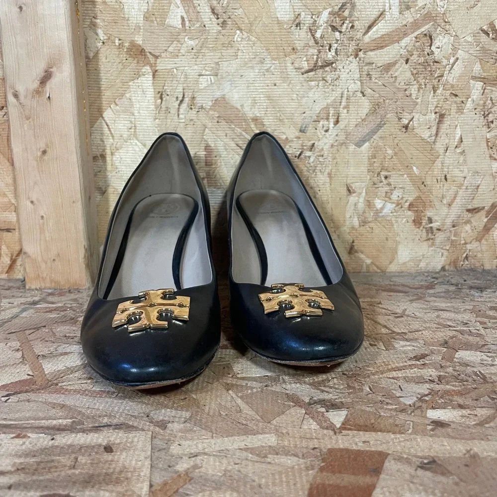 Tory Burch Block Heel Pumps Womens Size 9.5 Janey Black Gold Logo Leather Heels